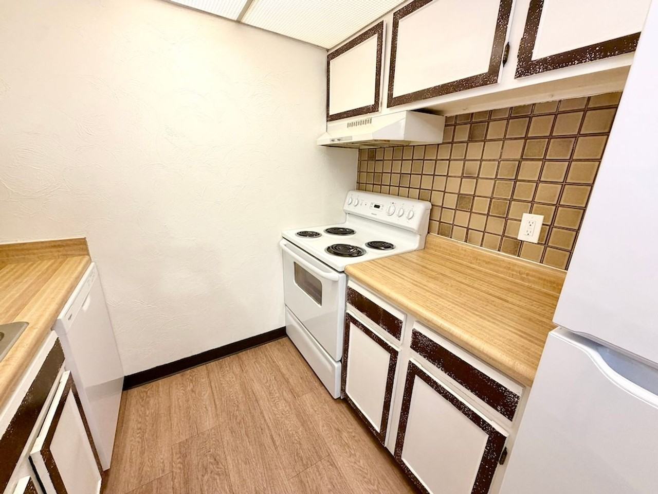 501 Golden Cir #312 - Photo 5 of 47