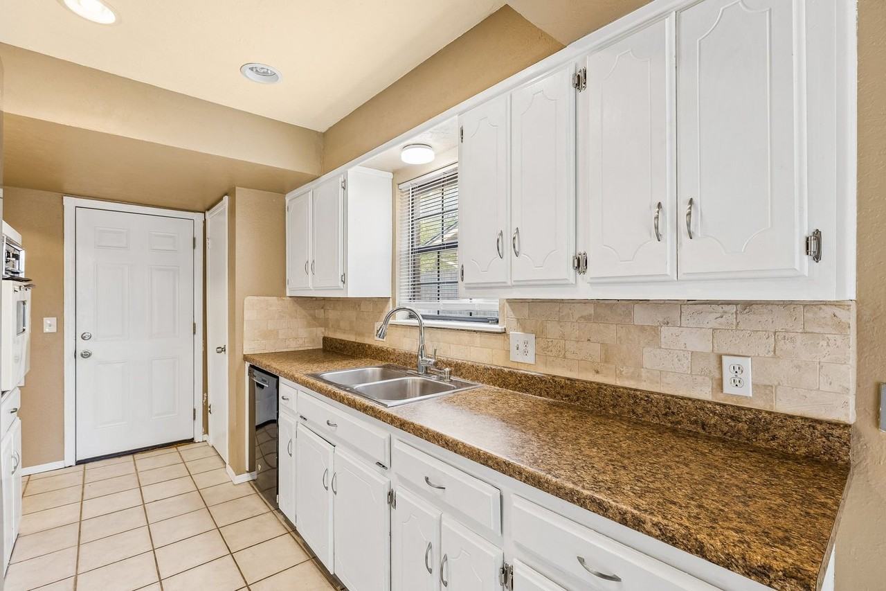 1304 S Aries Rd - Photo 5 of 16