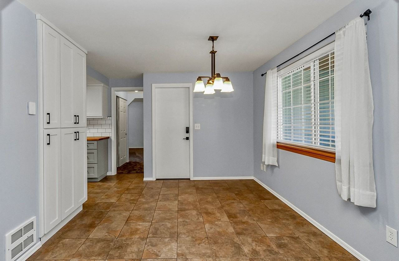16415 Jordan Way - Photo 4 of 10