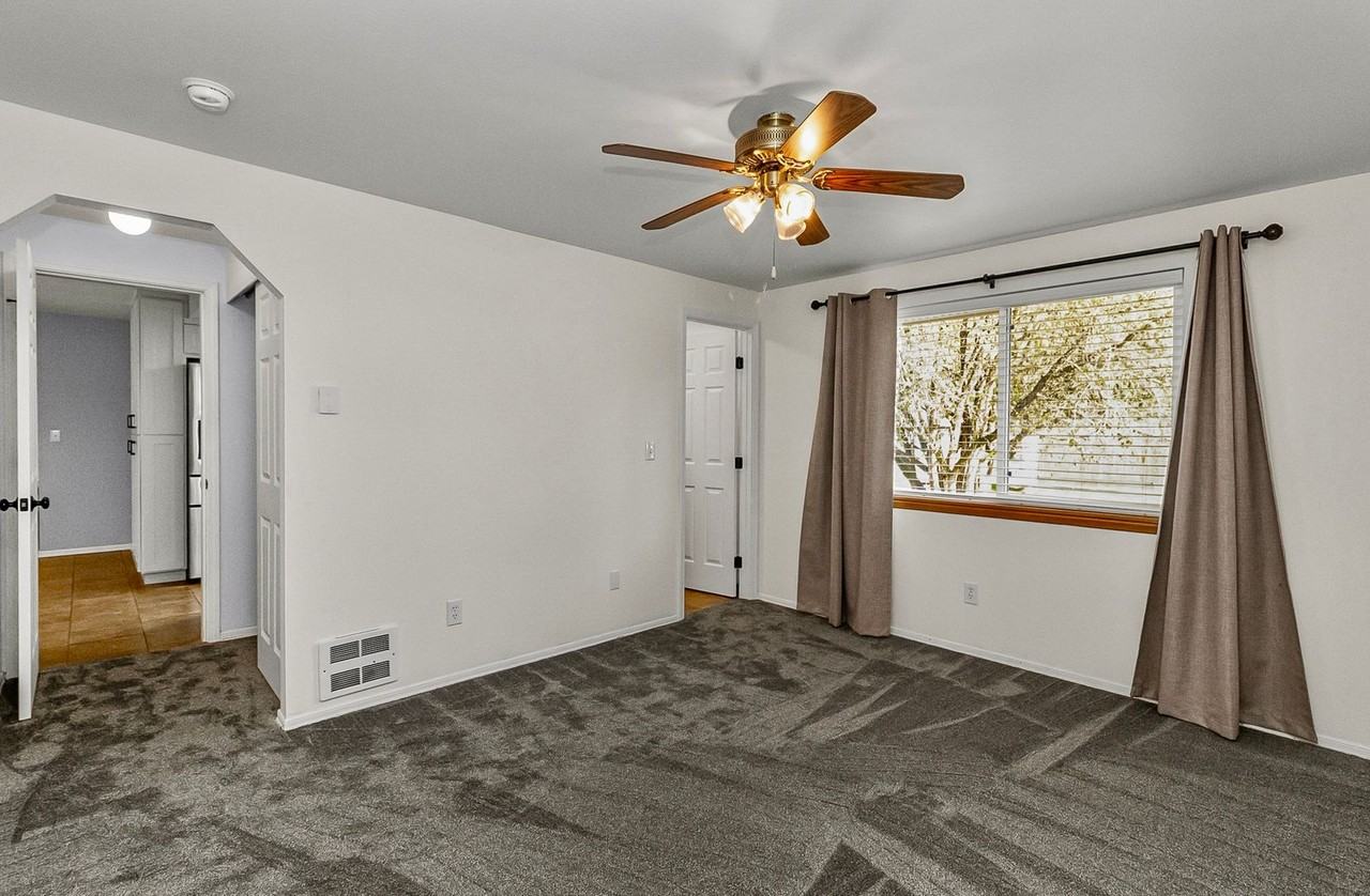 16415 Jordan Way - Photo 6 of 10