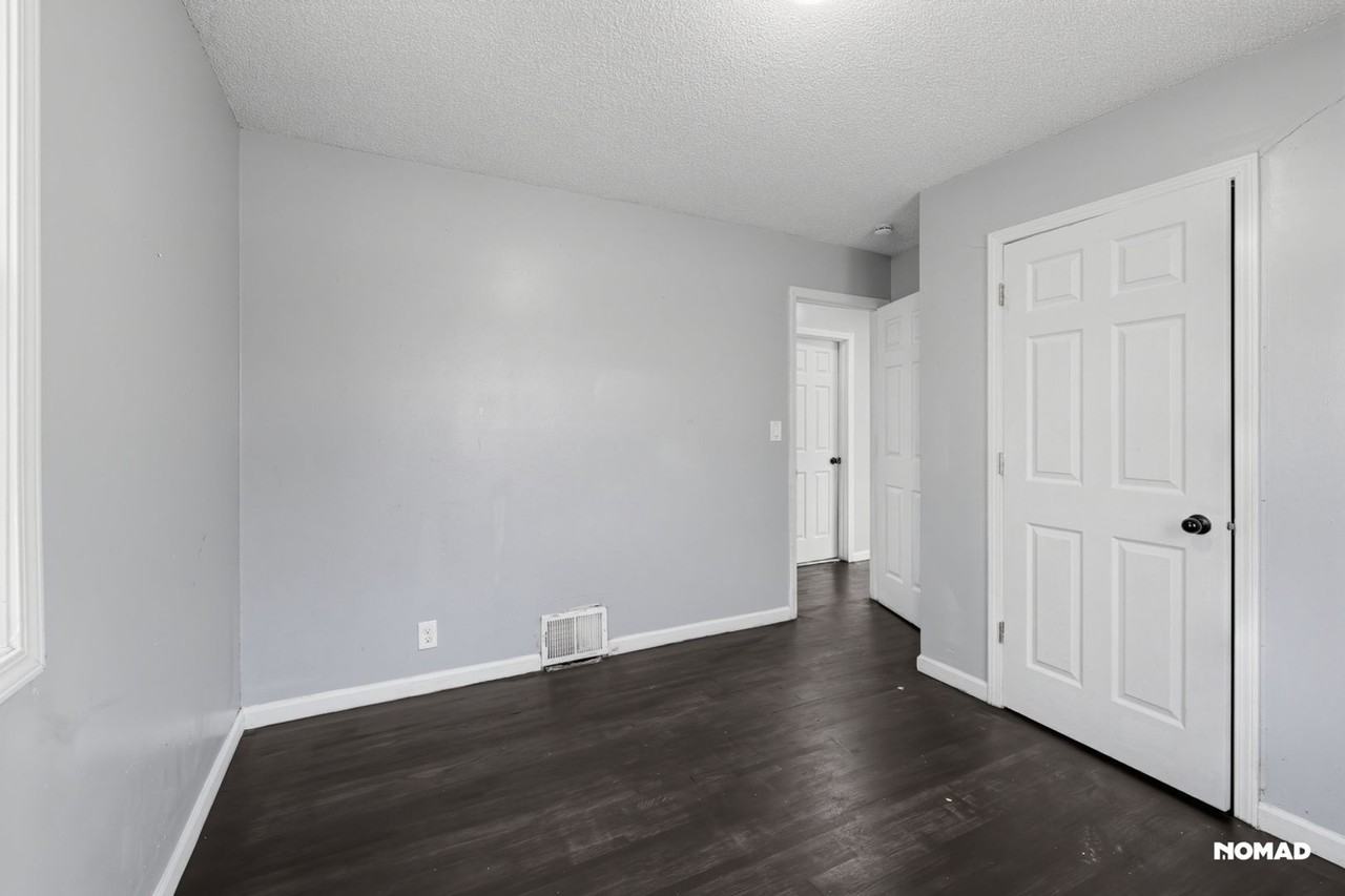 5149 University Ave Ne - Photo 5 of 32