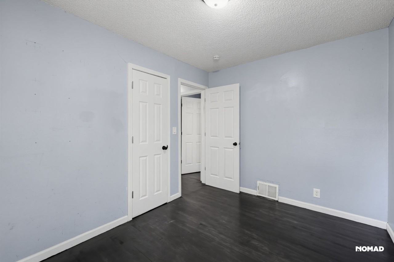 5149 University Ave Ne - Photo 6 of 32