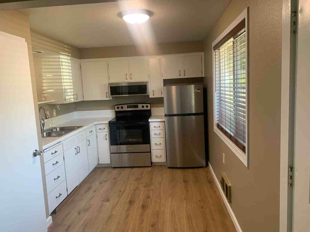 2913 T St - Photo 2 of 16