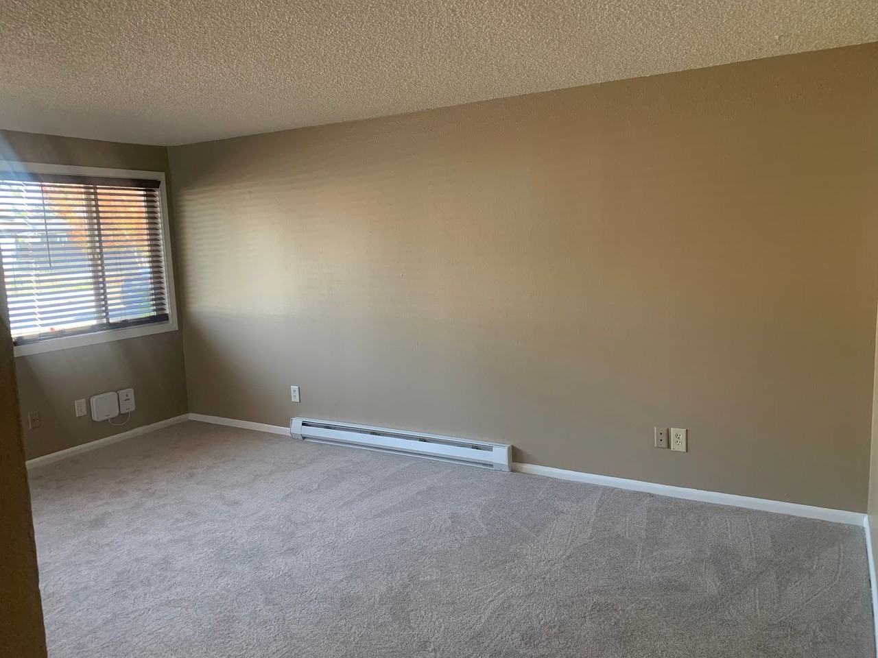 2913 T St - Photo 4 of 16
