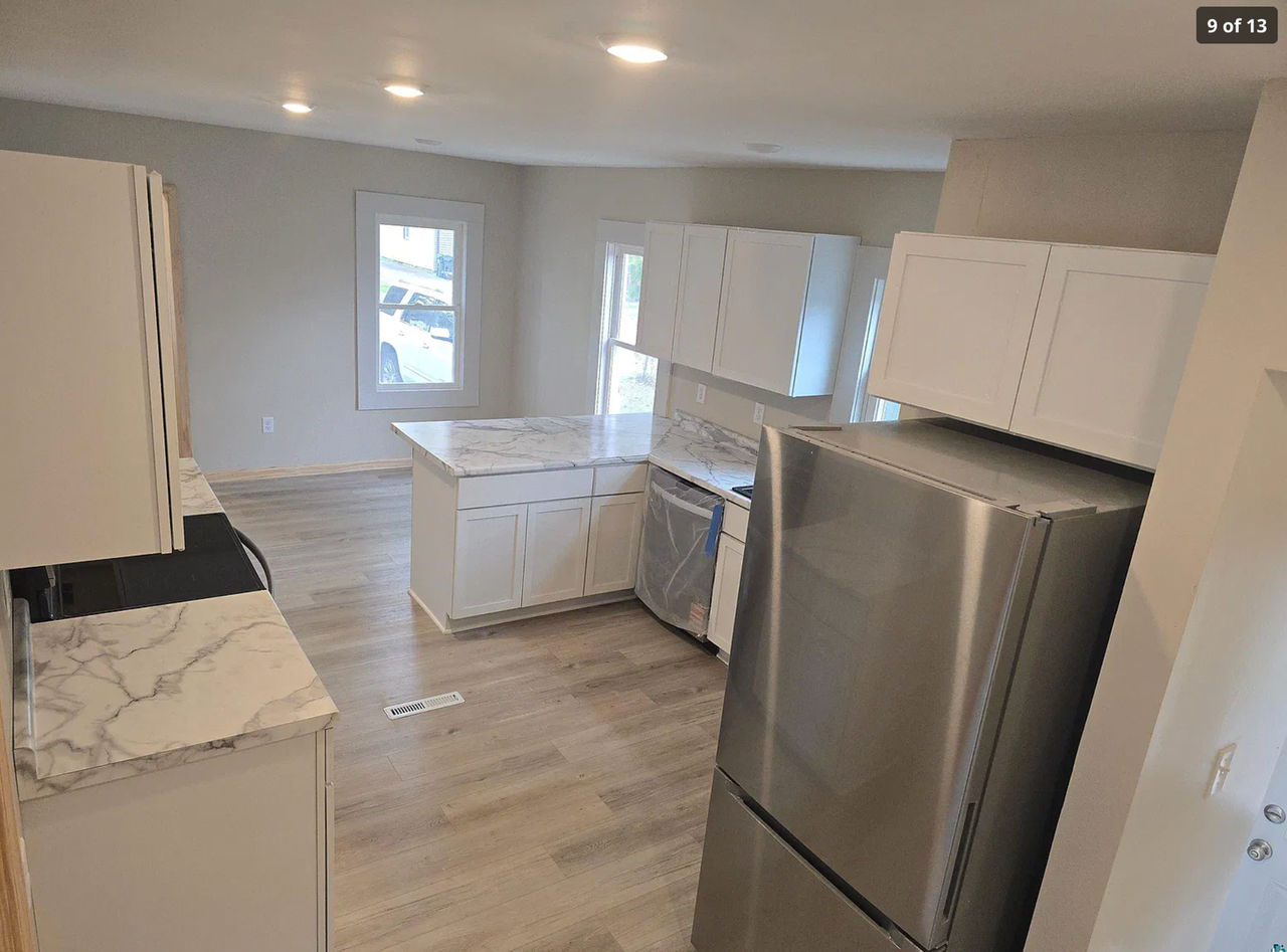 337 21st St - Photo 3 of 7
