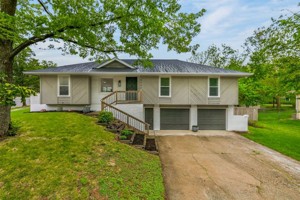 featured image of 6725 N Saint Clair Ave