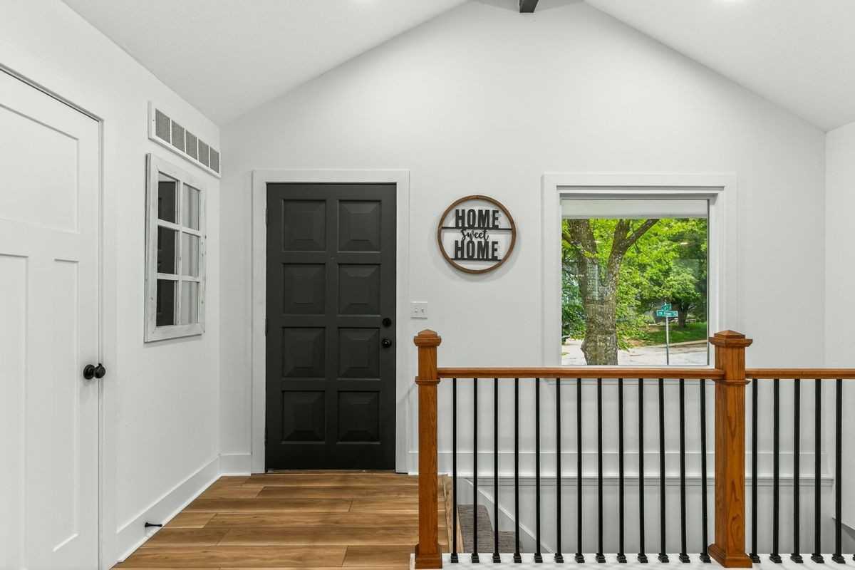 6725 N Saint Clair Ave - Photo 2 of 25