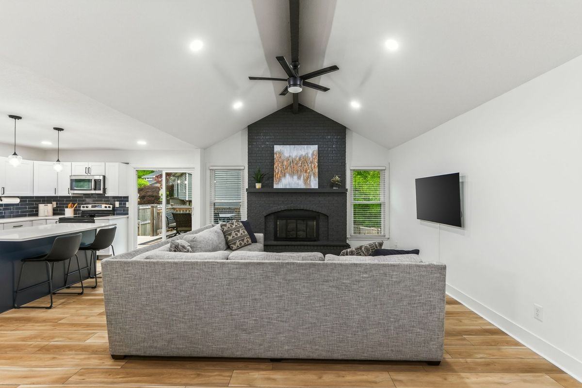 6725 N Saint Clair Ave - Photo 3 of 25