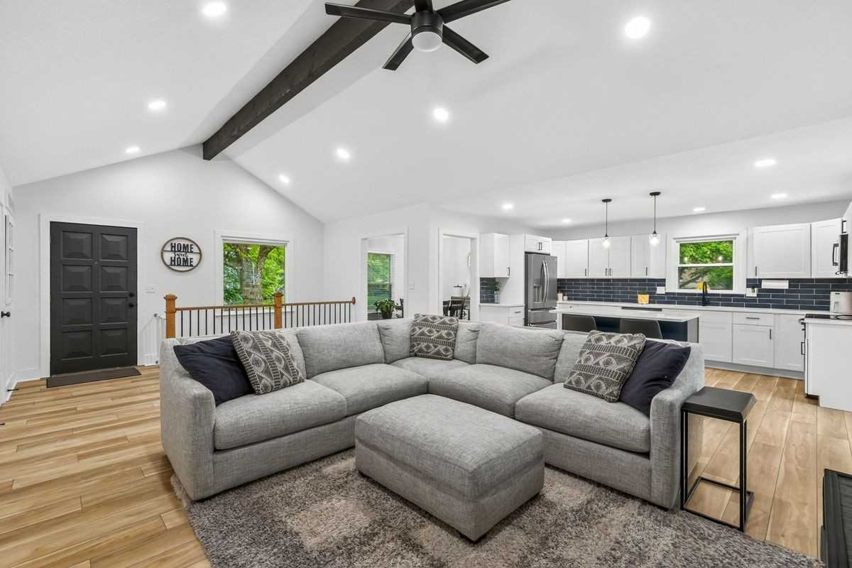 6725 N Saint Clair Ave - Photo 4 of 25