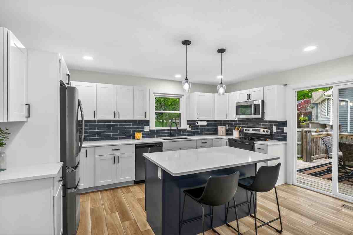 6725 N Saint Clair Ave - Photo 6 of 25