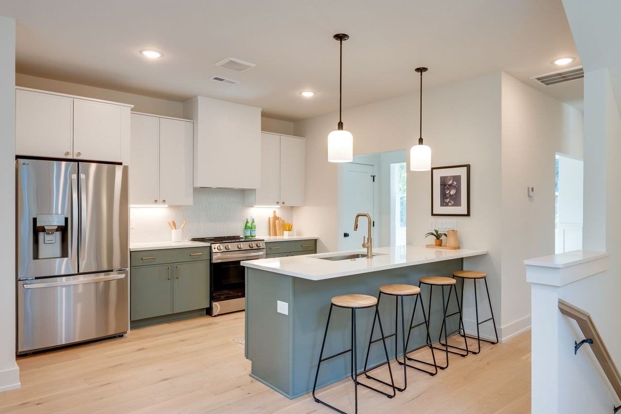 1040 E Trinity Ln #NA - Photo 5 of 20