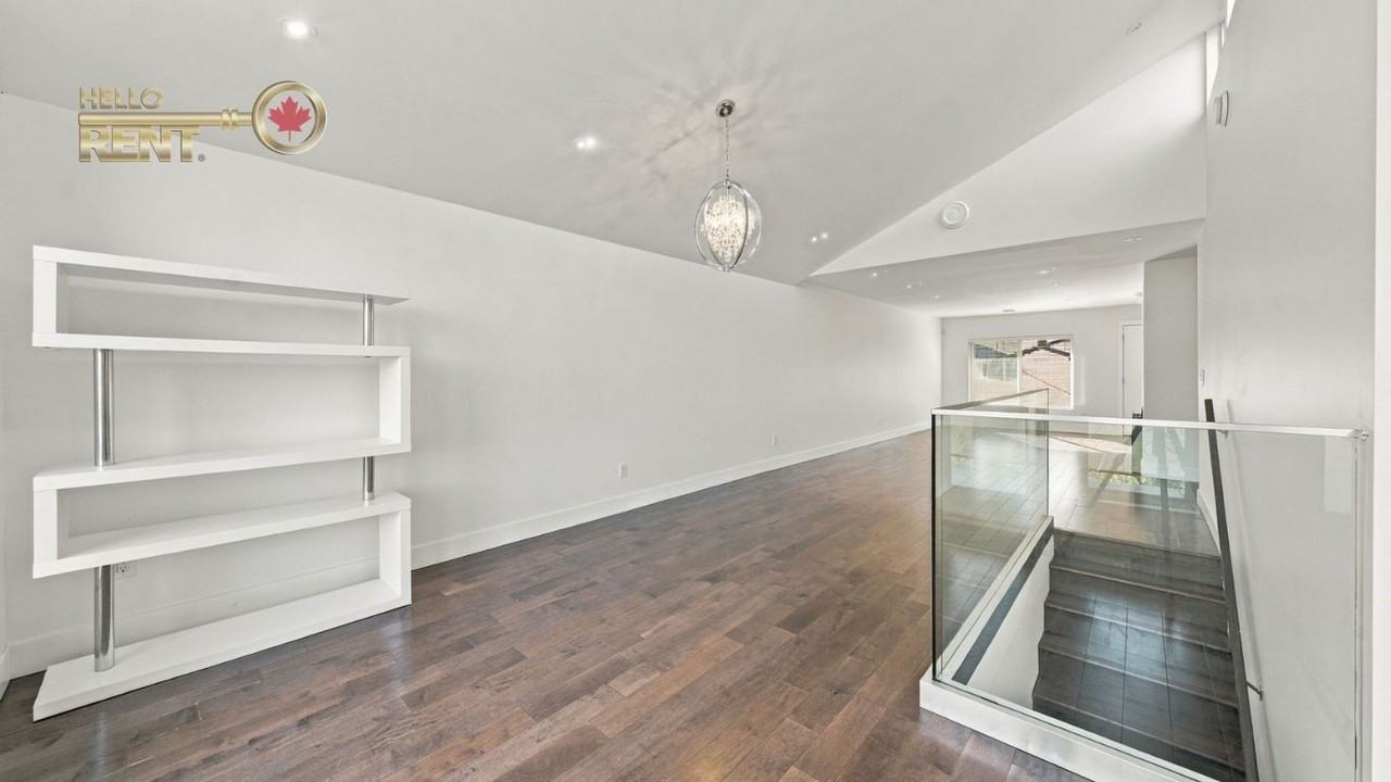 458 Northcliffe Crescent - Photo 2 of 24