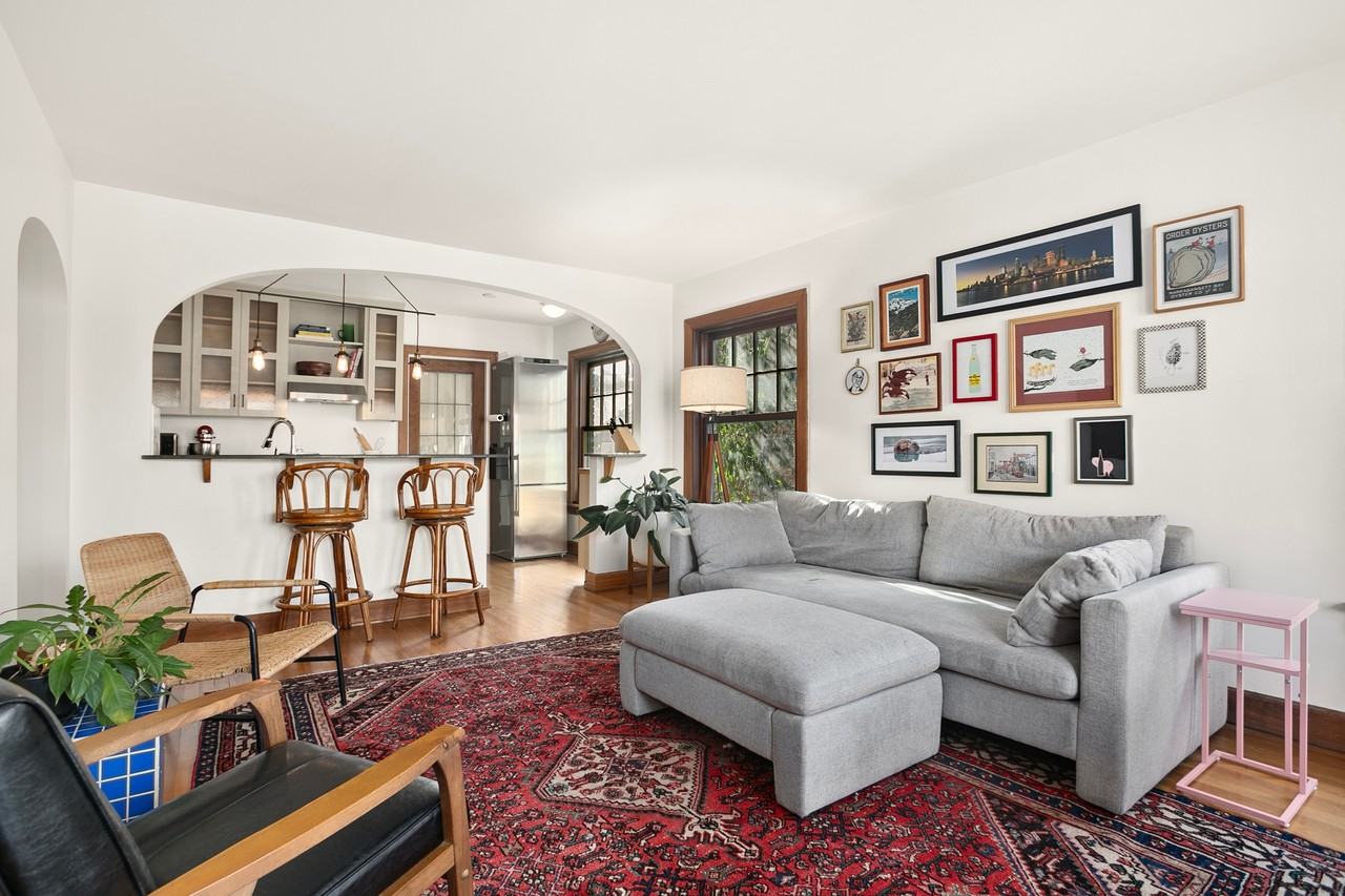 408 Bellevue Ave E #1 - Photo 6 of 24