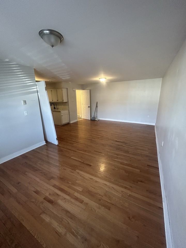 417 Boulevard - 8 #8 - Photo 5 of 7