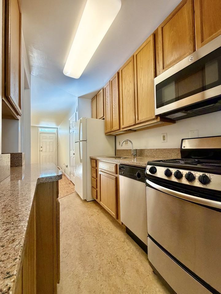 921 Church St Street #3 - Photo 2 of 28
