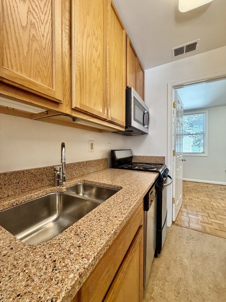 921 Church St Street #3 - Photo 5 of 28
