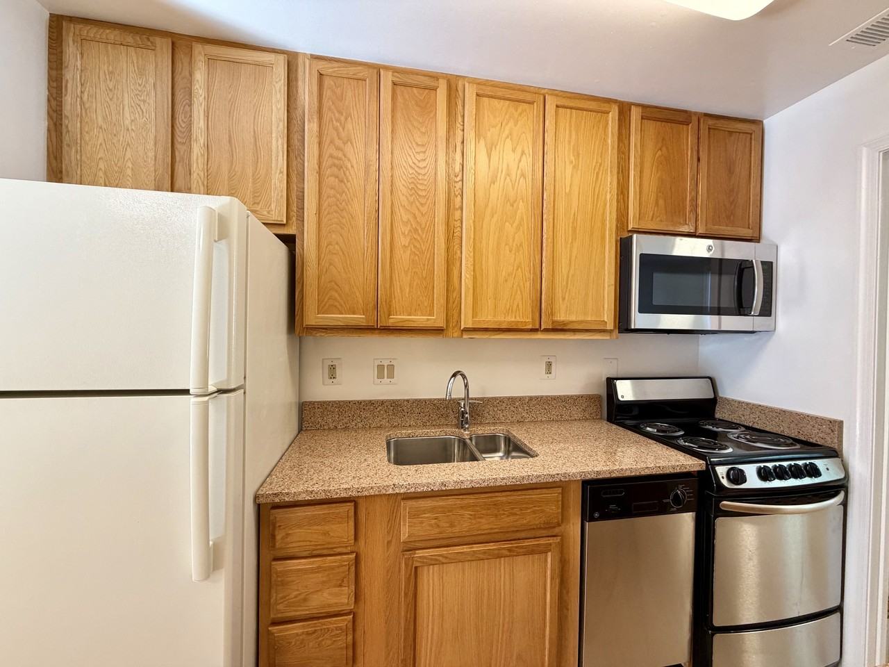 921 Church St Street #3 - Photo 7 of 28