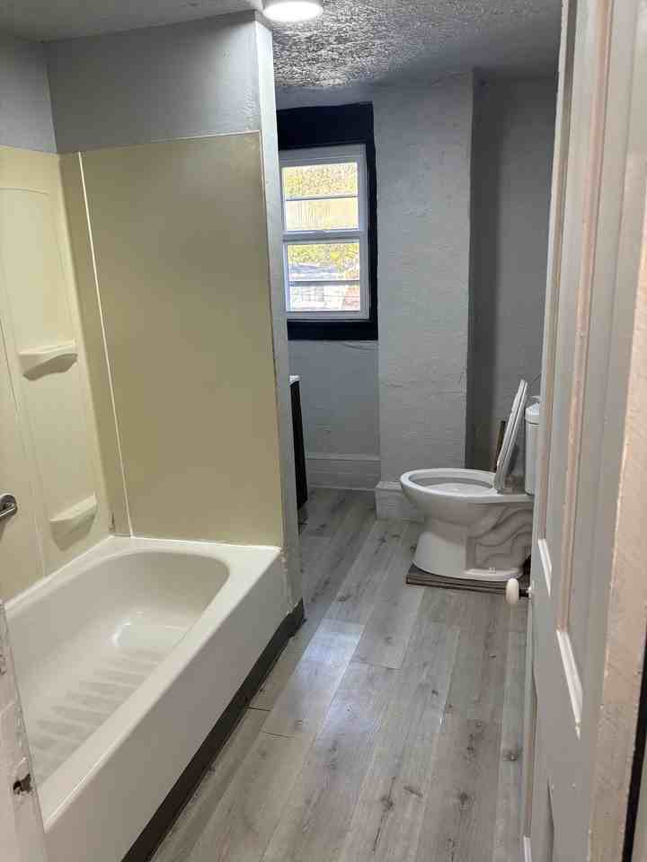1115 Harpster Ave #UP - Photo 6 of 16