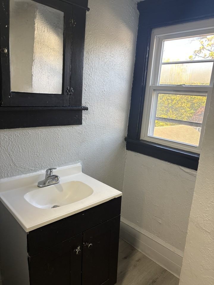 1115 Harpster Ave #UP - Photo 7 of 16