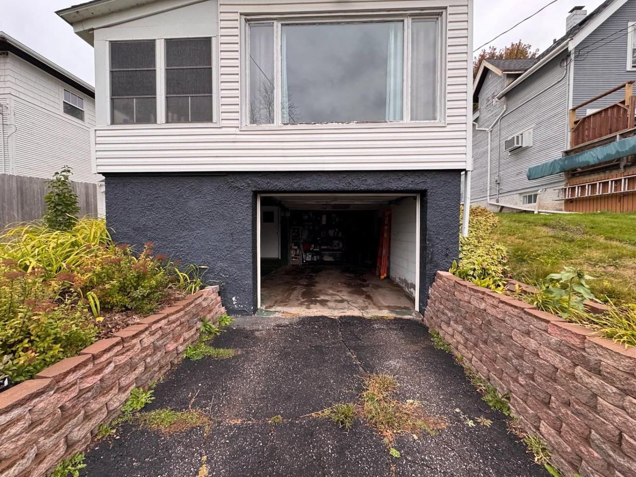 2256 W 13th St - Photo 6 of 11