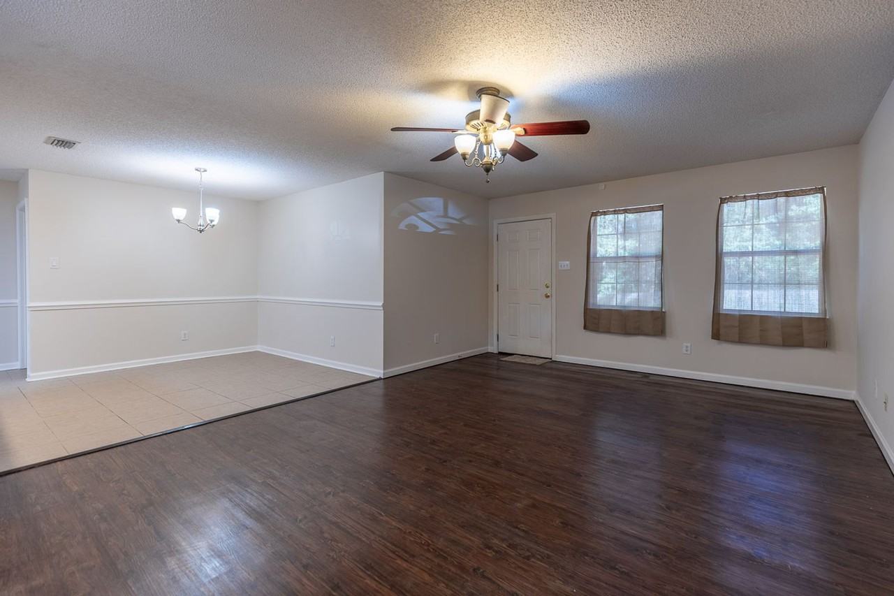 121 Creekside Dr - Photo 3 of 14