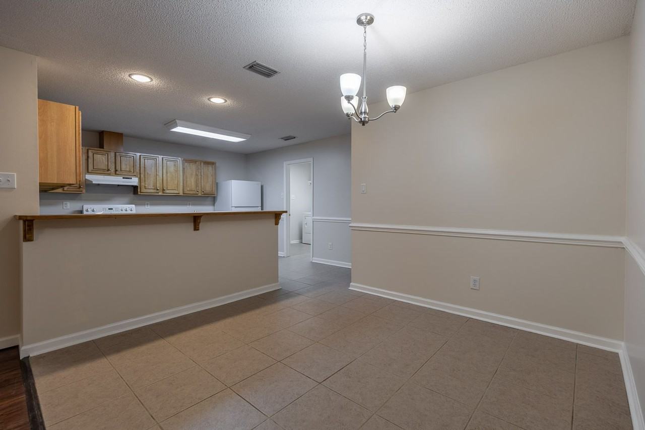 121 Creekside Dr - Photo 4 of 14