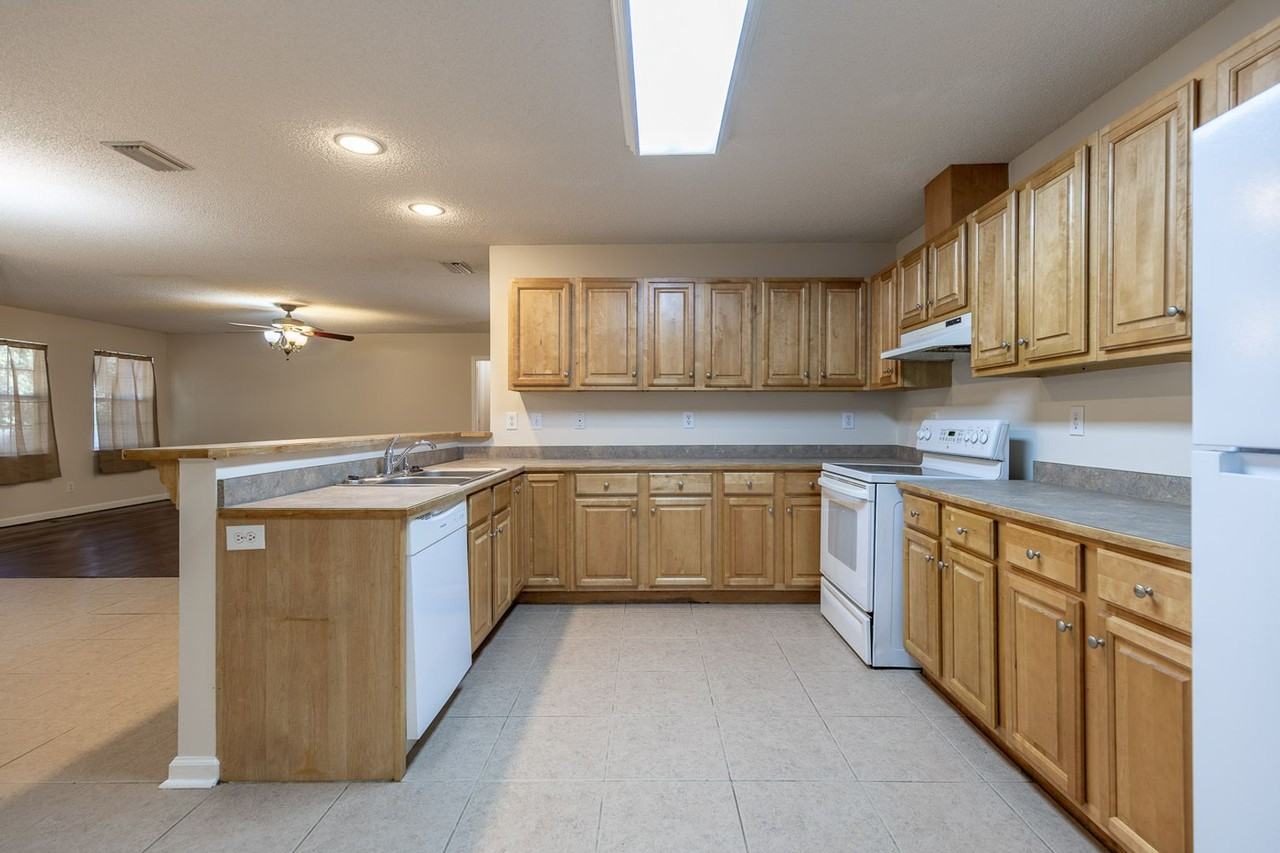 121 Creekside Dr - Photo 5 of 14