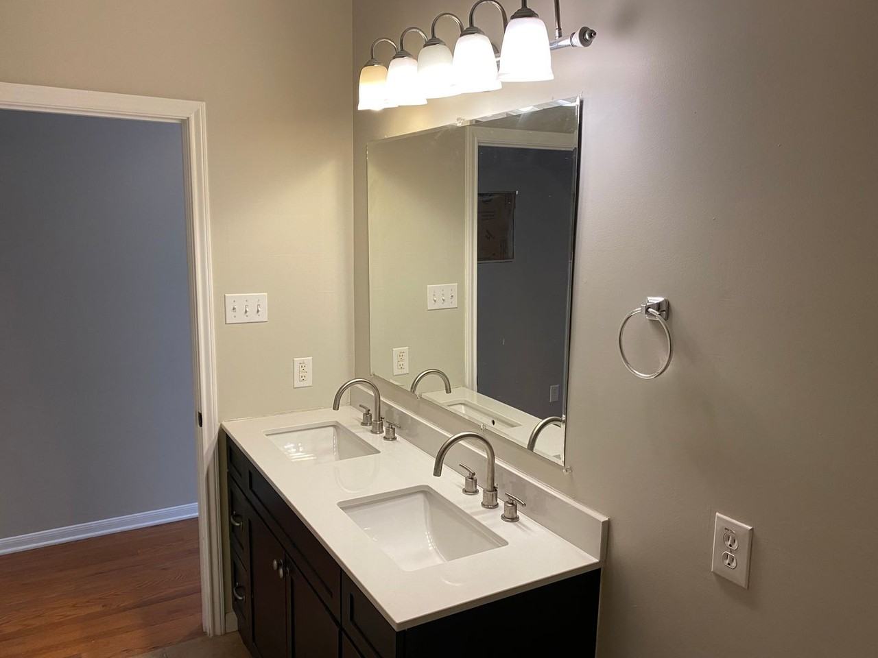 215 Simon - Photo 7 of 15