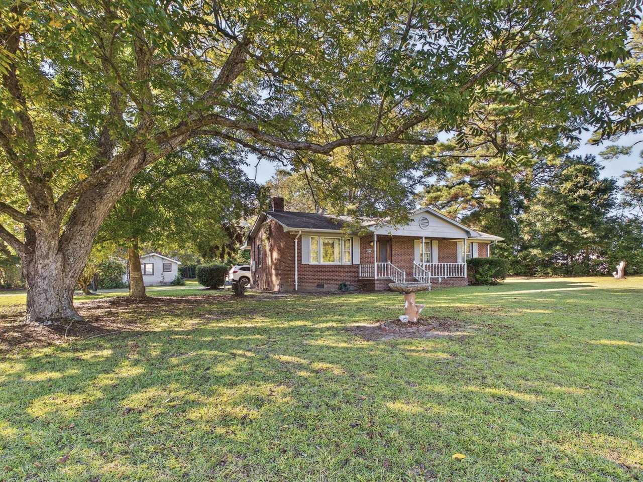 1148 Moore Town Rd - Photo 3 of 37