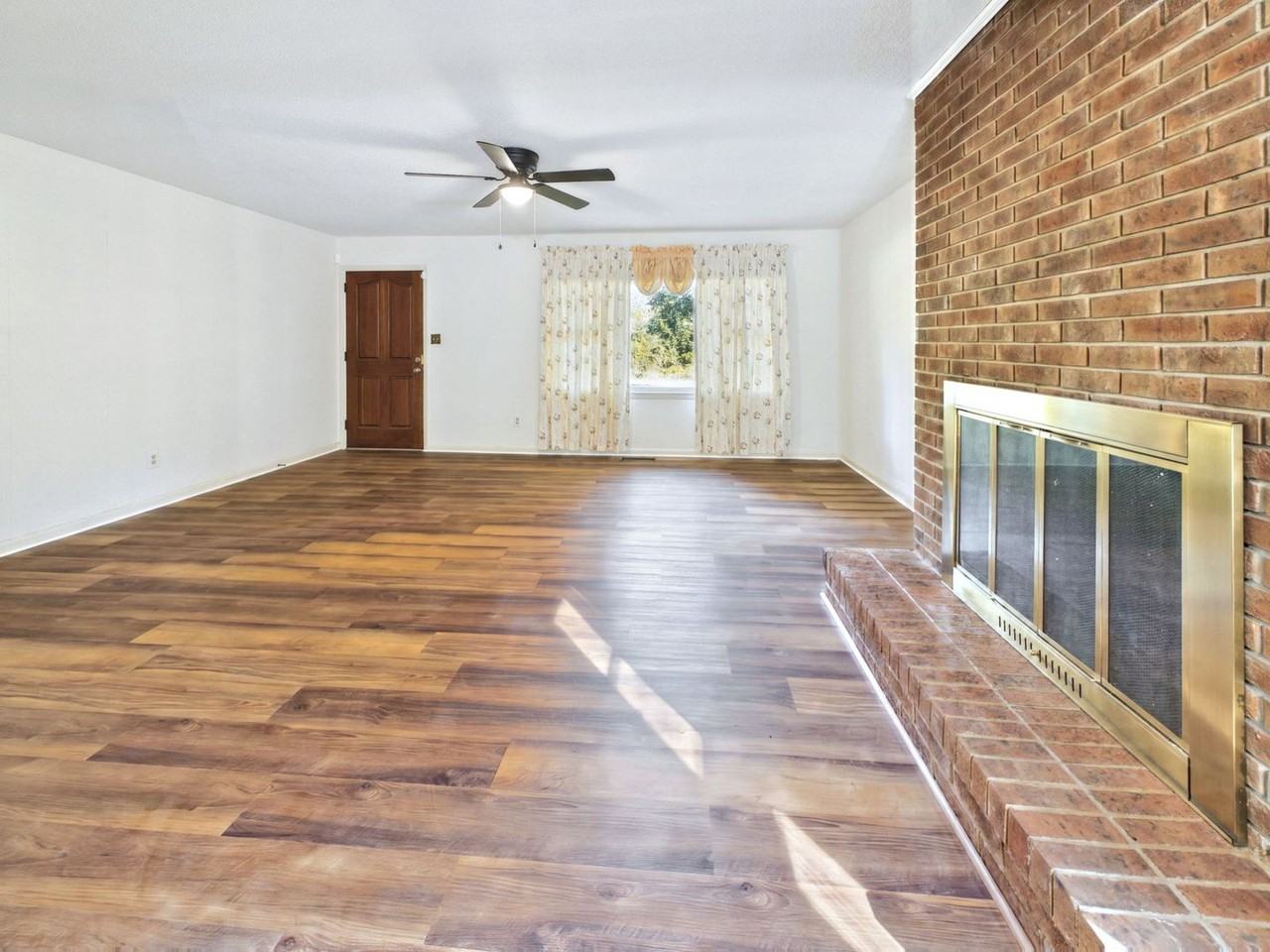 1148 Moore Town Rd - Photo 7 of 37