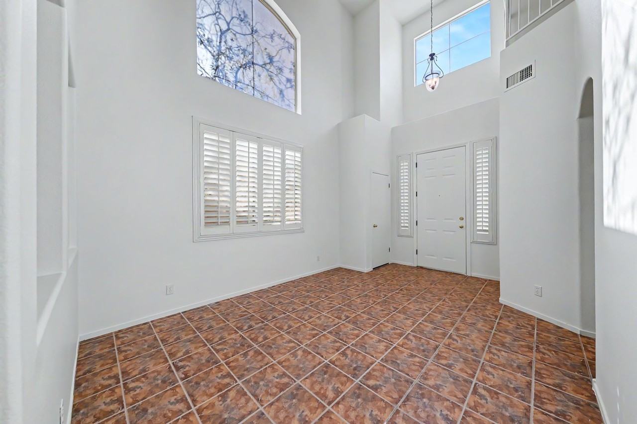 999 Whispering Grove Ave - Photo 5 of 38