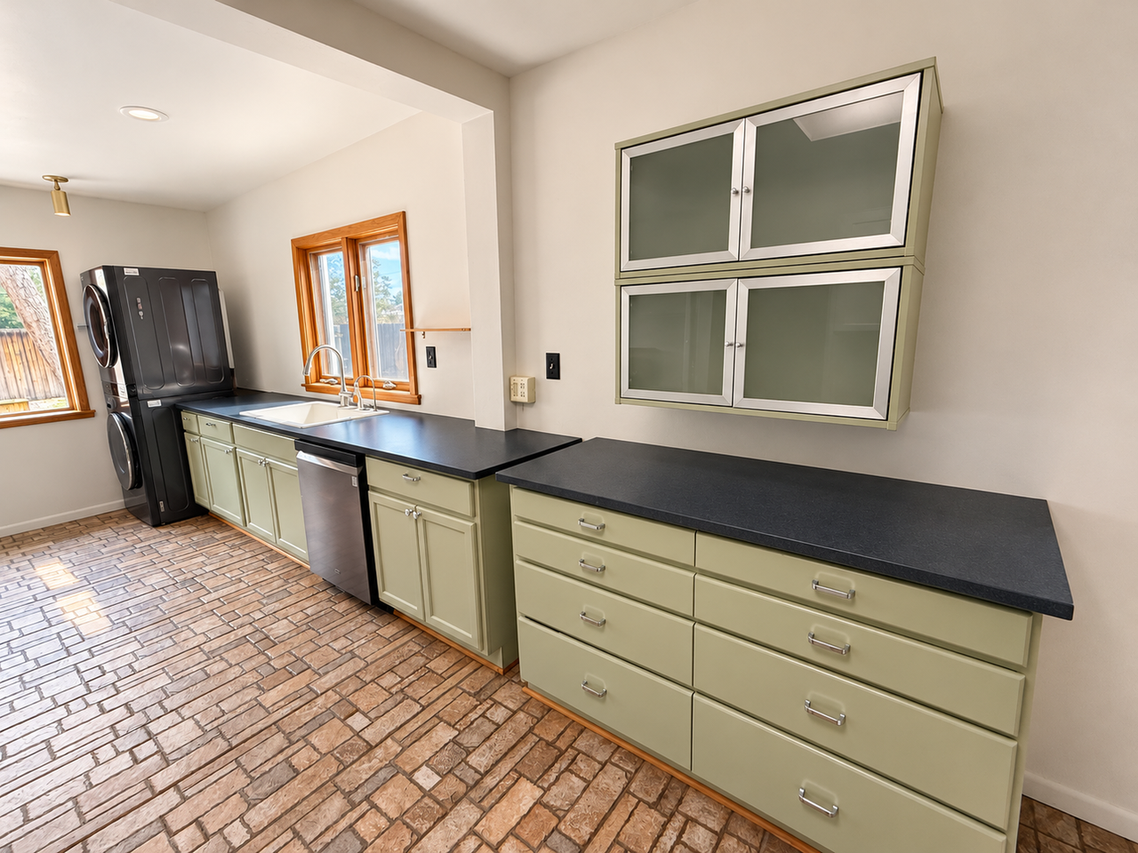 3305 East St - Photo 6 of 16