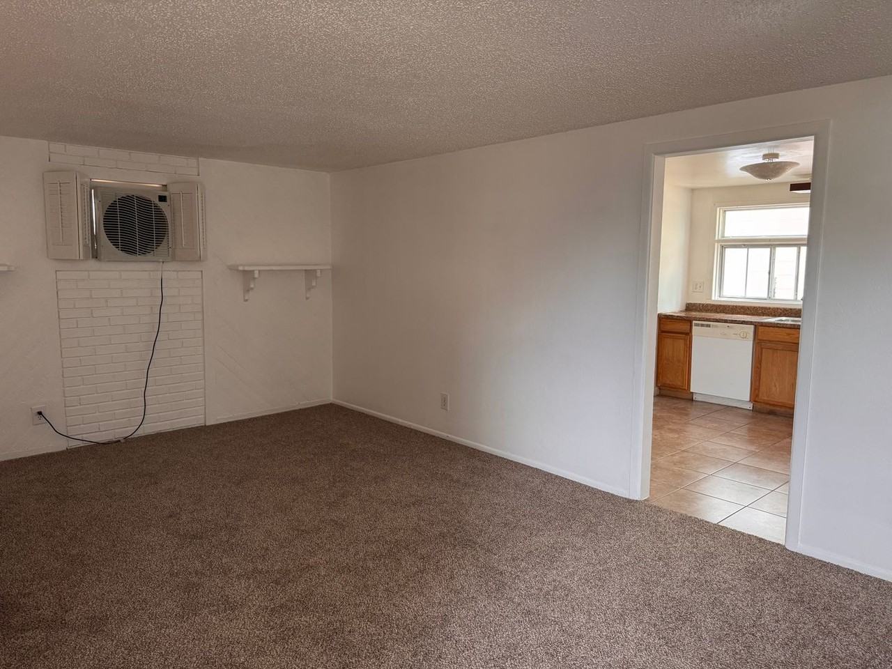 1718 Comanche Rd - Photo 2 of 9