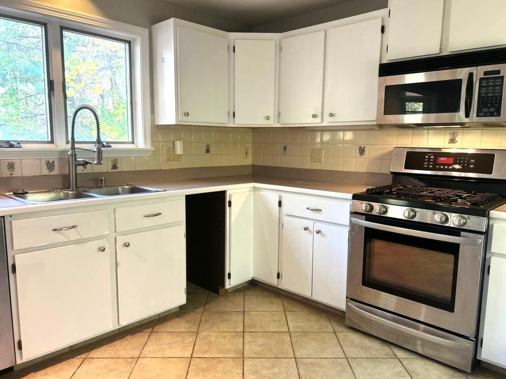 10 Evergreen Ln - Photo 5 of 30