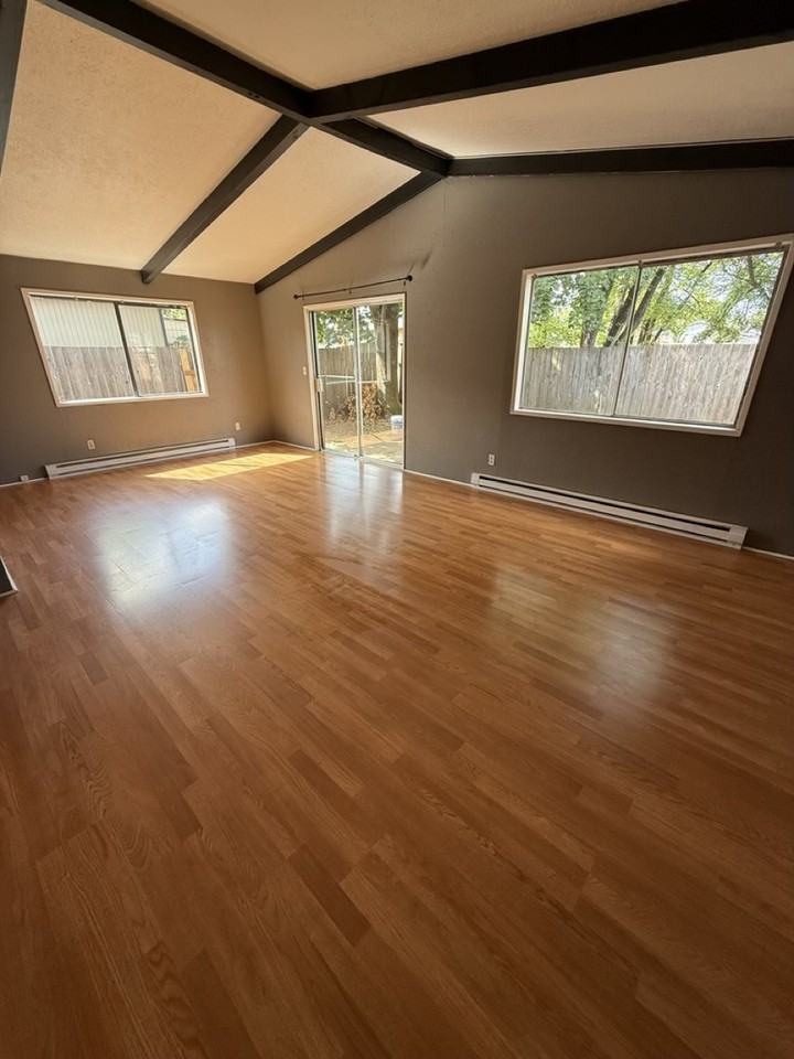 6127 Se 85th Ave - Photo 2 of 10