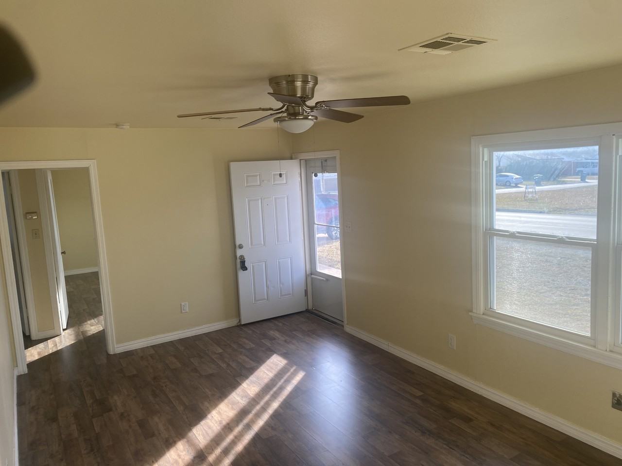 4213 Se 22nd St - Photo 3 of 6