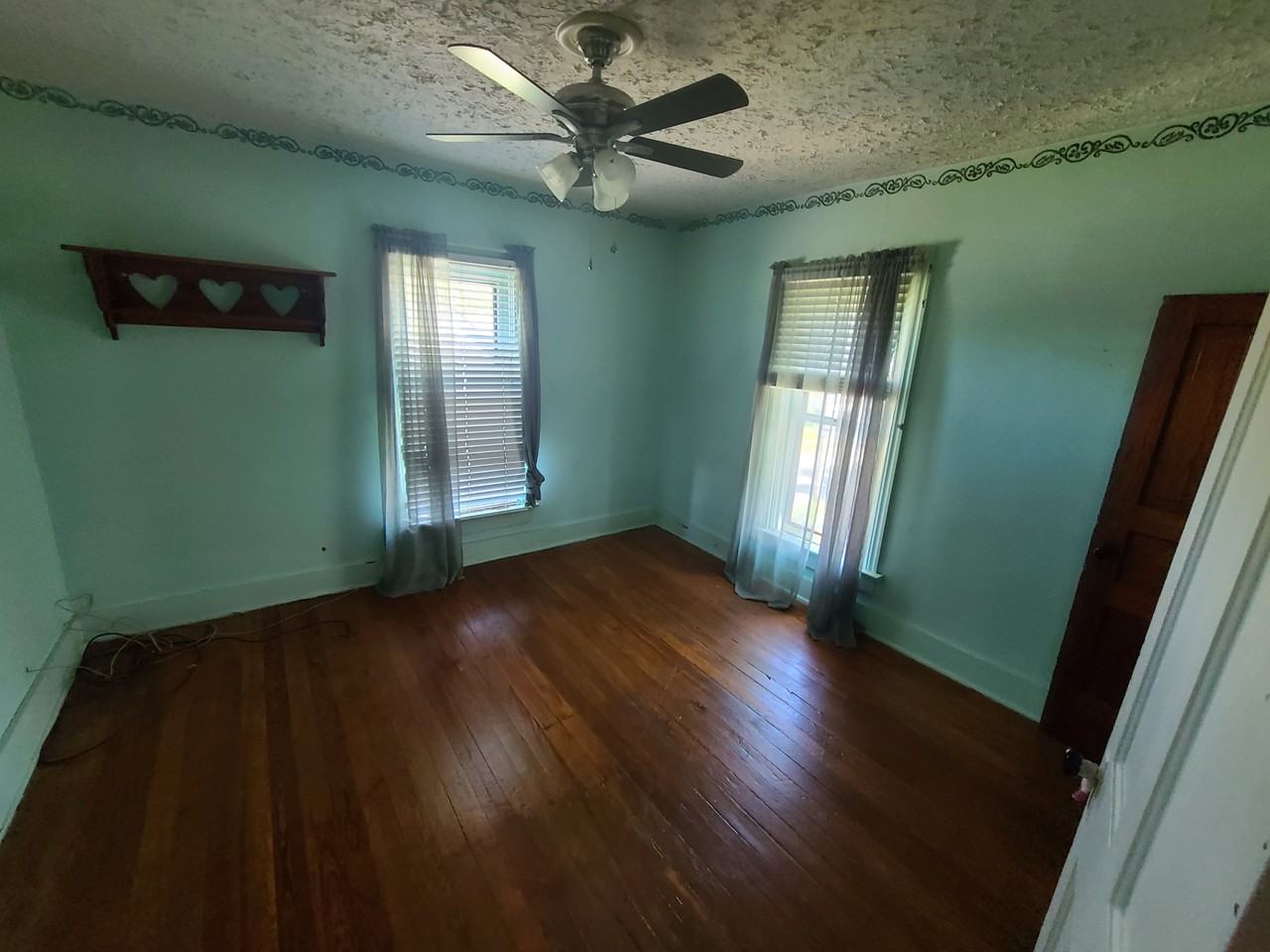 79 Greenwood Ave - Photo 4 of 20