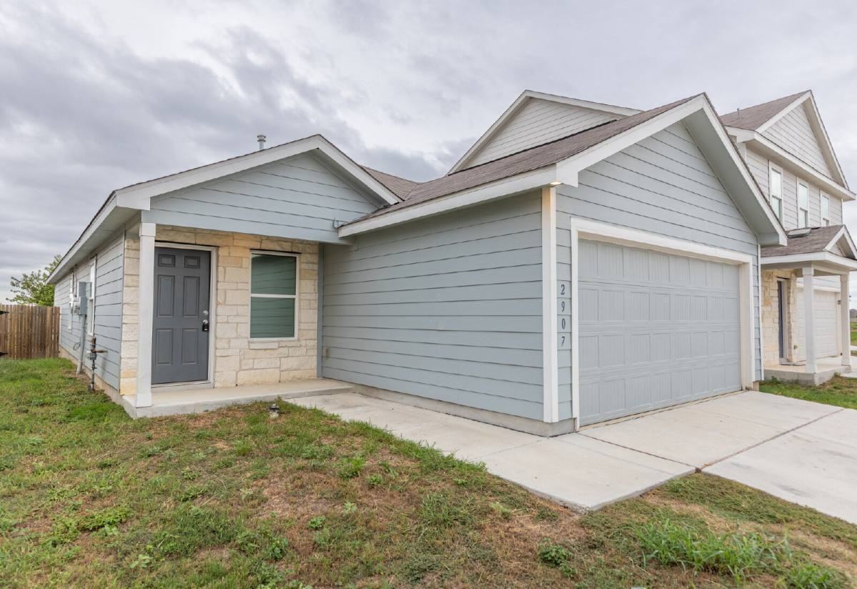 2907 Charpak Dr - Photo 2 of 20
