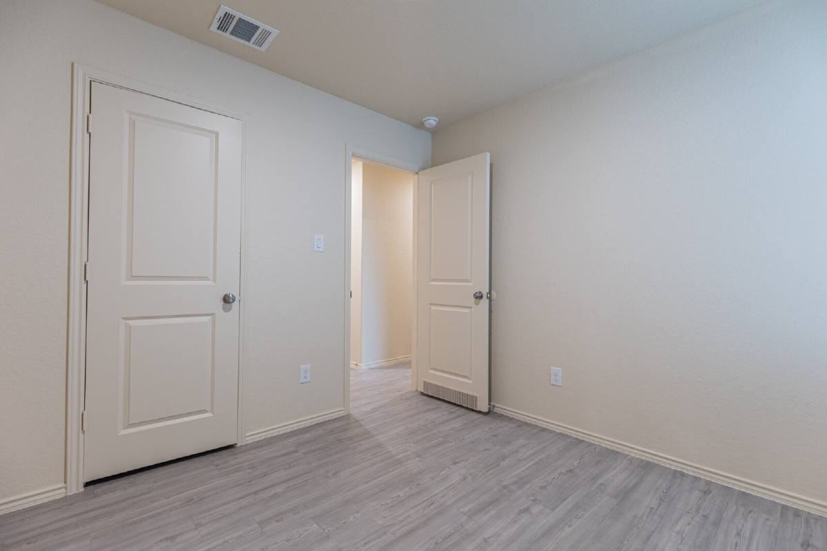 2907 Charpak Dr - Photo 5 of 20