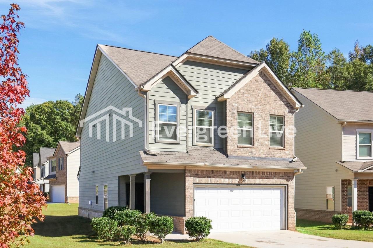 136 Avonwood Cir - Photo 2 of 13