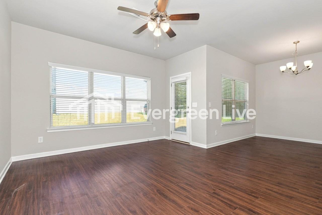 136 Avonwood Cir - Photo 4 of 13