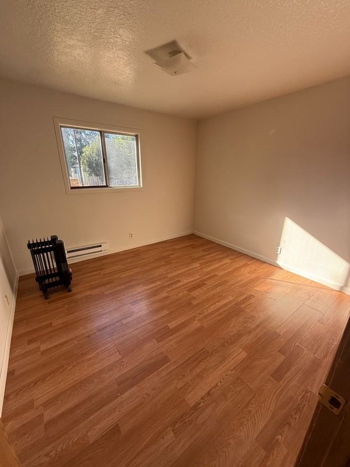 9510 Se 78th Ave - Photo 3 of 10