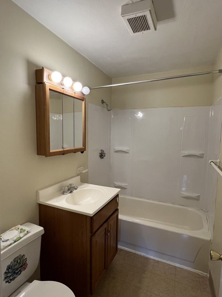 740 Central St - Photo 4 of 6