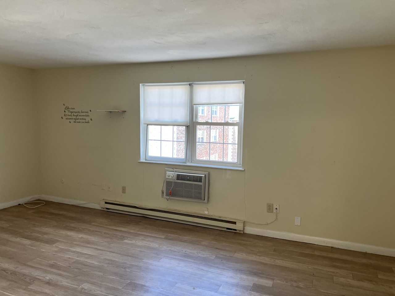 740 Central St - Photo 3 of 6