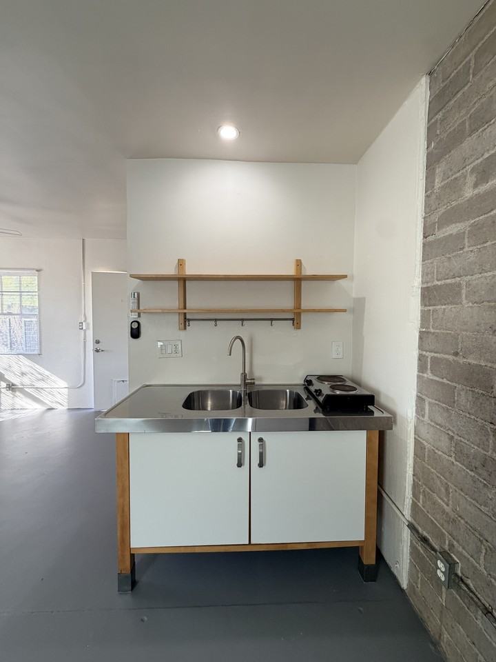1401 E Hubbell St - Photo 5 of 14