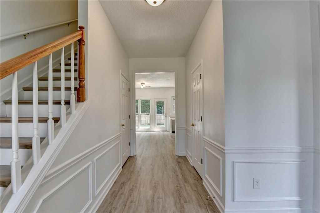 10795 Glenbarr Dr - Photo 7 of 50
