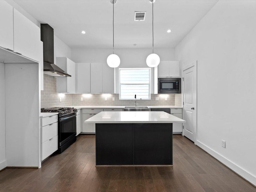5829 Dolores St - Photo 2 of 4
