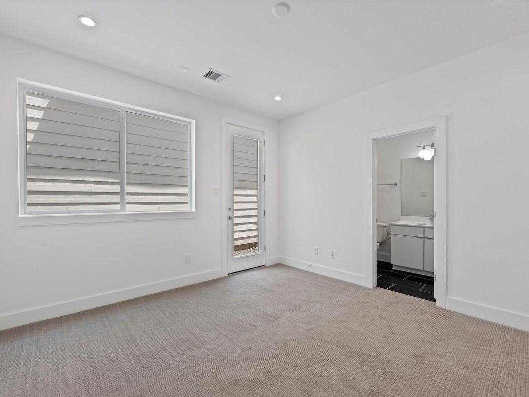 5829 Dolores St - Photo 4 of 4