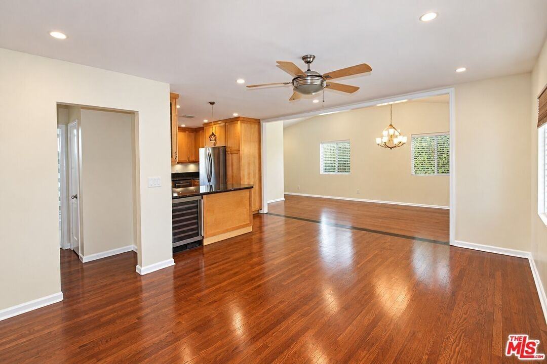 5846 Encino Ave - Photo 2 of 44
