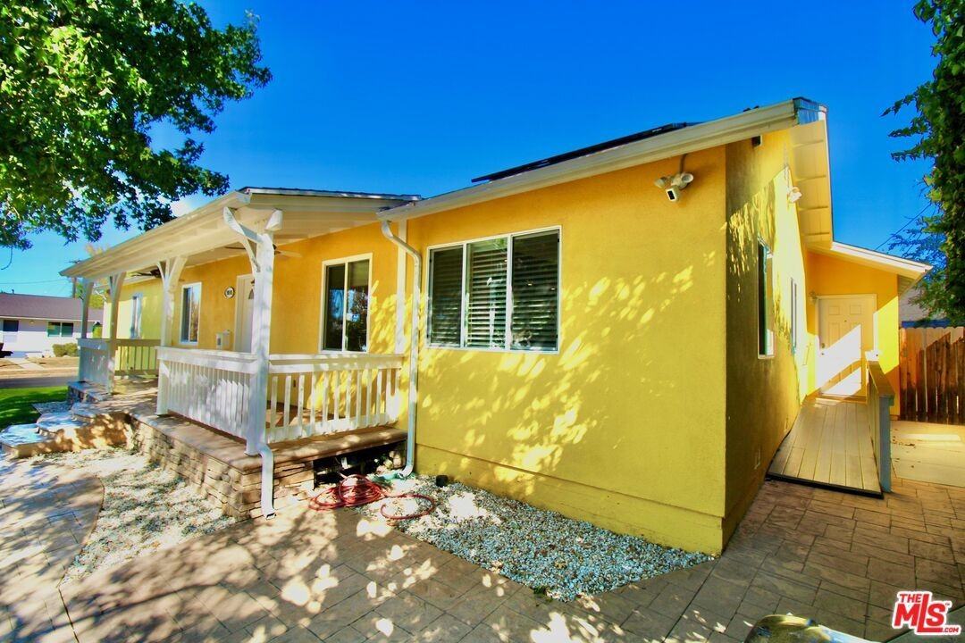 5846 Encino Ave - Photo 4 of 44